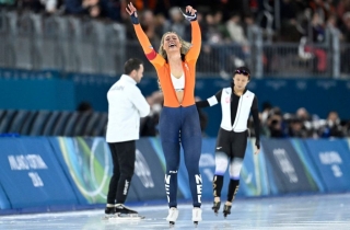 유니폼이 아니라 지퍼 내린 그 환희의 순간이 팔렸다, 3억3000만원에