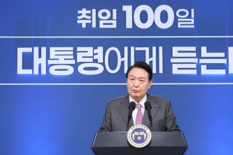 '지지율 상승' 소통 나선 尹…취임 1년 기자회견 준비