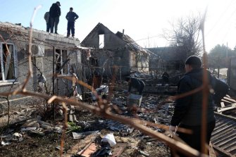 러, 우크라 또 폭격…"민간인 2명 숨지고 10여명 다쳐"