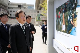[포토] 한국보도사진전 찾은 이재명 대표