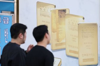 불안한 국제정세에 금 거래 '역대 최대'…한달새 2.4배