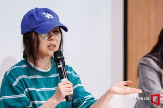 "억울해 욕이 안 나올 수 없어"...민희진 티셔츠·모자까지 완판행렬