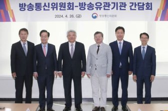 김홍일 방통위원장, 방송 유관기관 만나…"광고·편성 규제 개선"