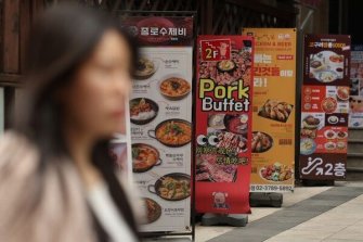 냉면·김밥·치킨·햄버거 줄줄이 상승…'공포의 가정의 달'
