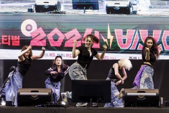 홍대 레드로드 국제 댄스 페스티벌 관객 호응 대폭발