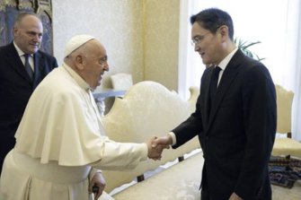 이재용, 바티칸서 교황 만났다…'삼성 전광판' 답례 차원인 듯