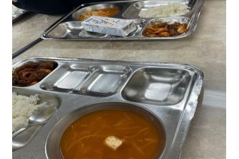 "식판에 밥하고 반찬 딱 하나"…서울 서초구 중학교 급식 논란
