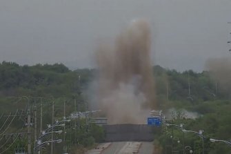 북한의 경의선 폭파 현장[양낙규의 Defence photo]