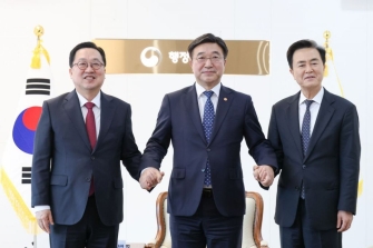 씠옣슦 쟾떆옣 "뻾젙넻빀 寃쎌웳 援щ룄 媛 쐞빐 '넻졊' 吏곸젒 寃곕떒 빐빞"