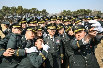 군의 허리 '부사관'이 턱없이 부족하다
