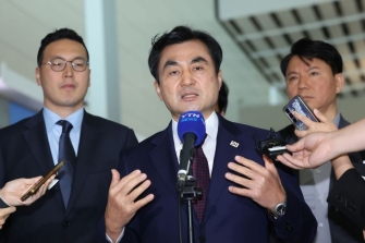 안규백 장관, 미 해군장관 대행 만나 핵잠 지지 당부