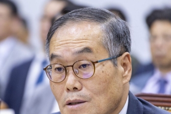 [2026국감]방사청장 "한화의 KAI 지분인수, 장단점 있어"
