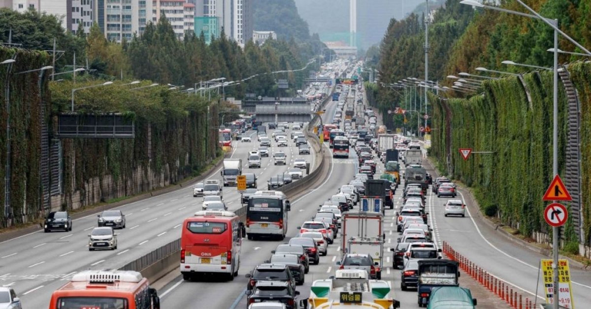Lunar New Year Homebound Traffic Begins... Seoul to Busan Takes 6 Hours 50 Minutes