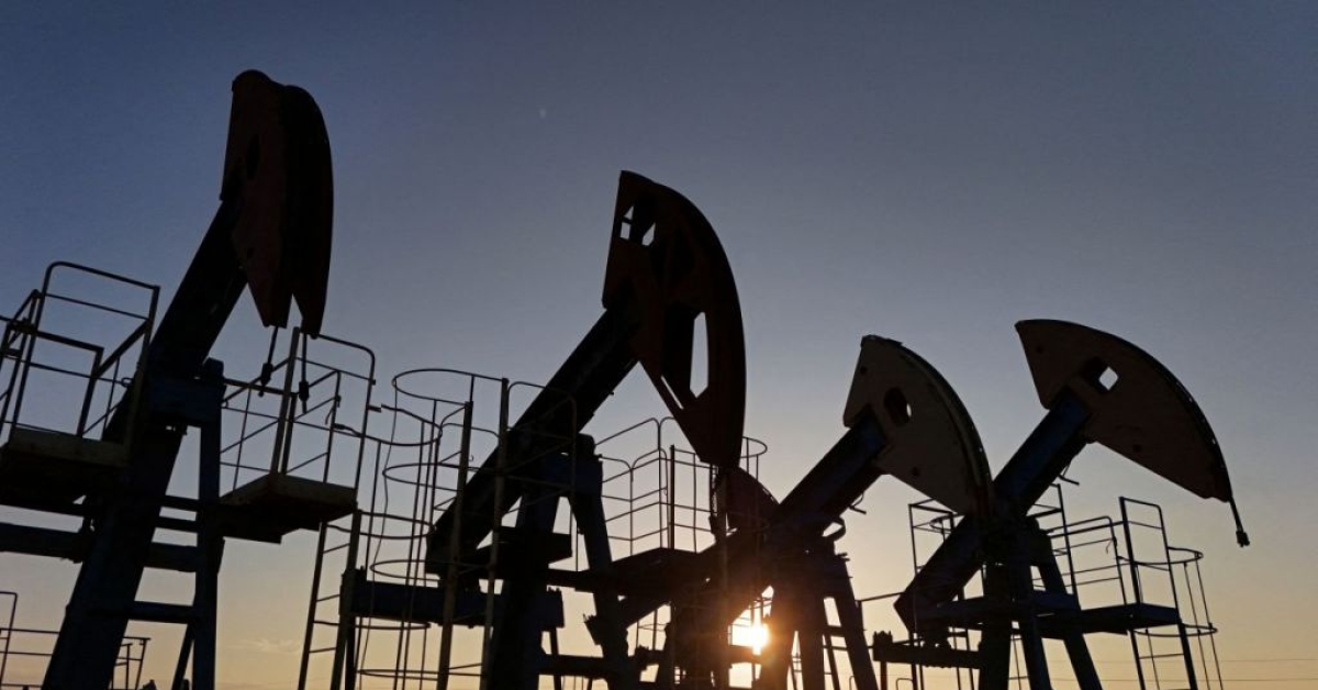 Middle East War Puts Oil Prices on Edge, "Fate Hinges on 'Strait of Hormuz' Blockade"