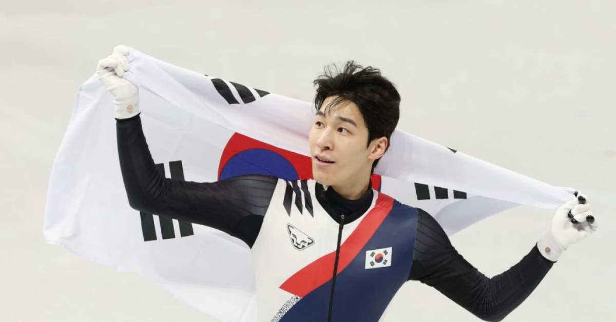 Hwang Daeheon Wins Silver in Men's 1500m Short Track, Shin Dongmin Finishes Fourth