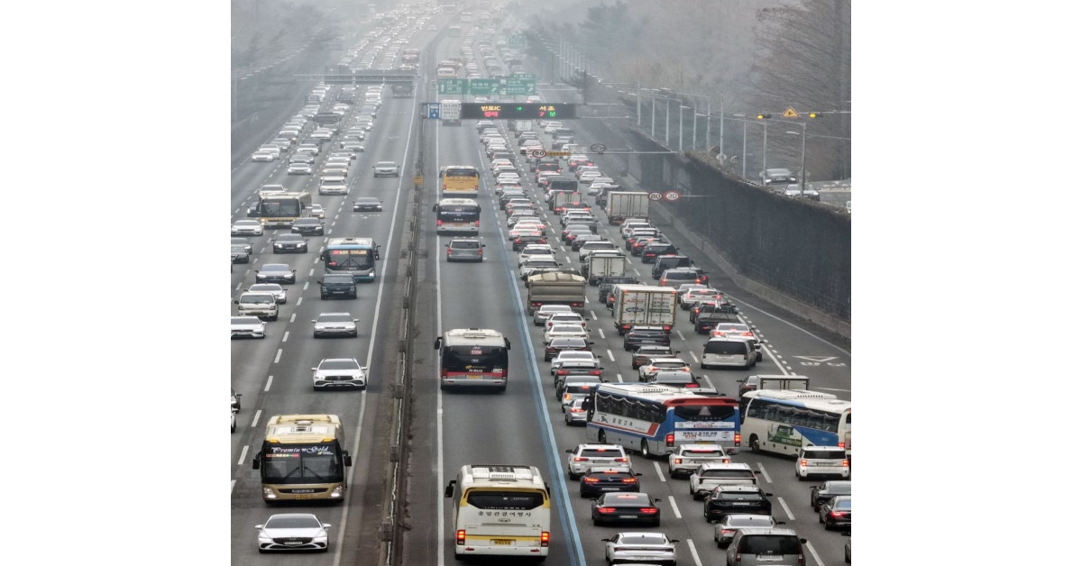 'Homebound Traffic Battle' Continues... 7 Hours 10 Minutes from Busan to Seoul, Congestion Until Early Tomorrow Morning