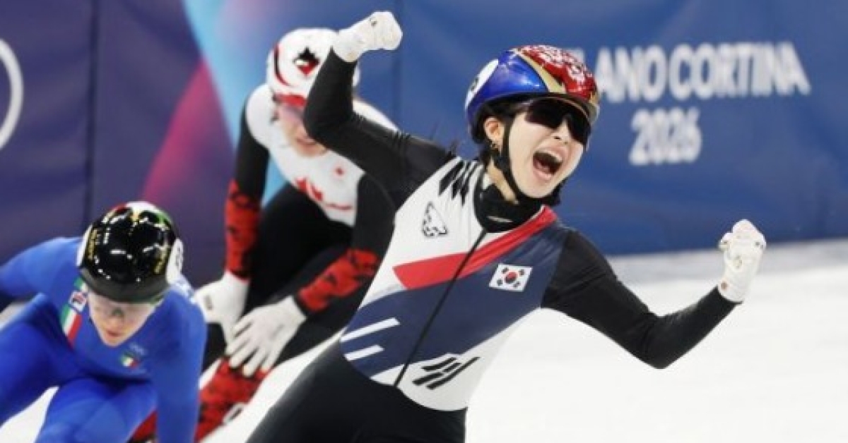Choi Minjeong Chased, Kim Gilli Sealed the Win... South Korea Clinches Women's Short Track Relay Gold, First Title in 8 Years
