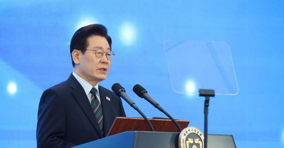 Lee Vows "Bolder Support and Deregulation" in Response to Hyundai Motor's Saemangeum Investment