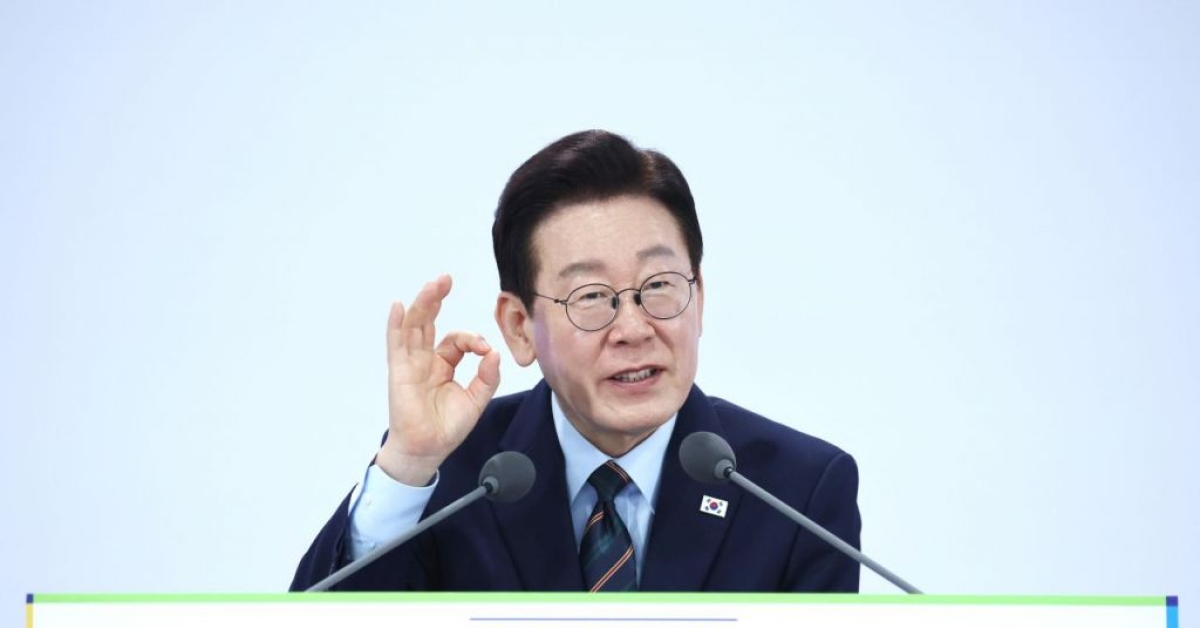 President Lee Decides to Sell Bundang Apartment... Ruling Party Urges "Six-Property Owner Jang Donghyuk, Call Your Realtor"