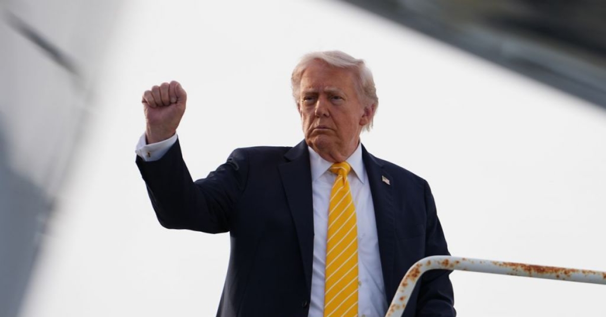 Trump Warns "Airstrikes Will Resume if Iran Rejects Agreement... Strait of Hormuz to Open if Deal Reached"