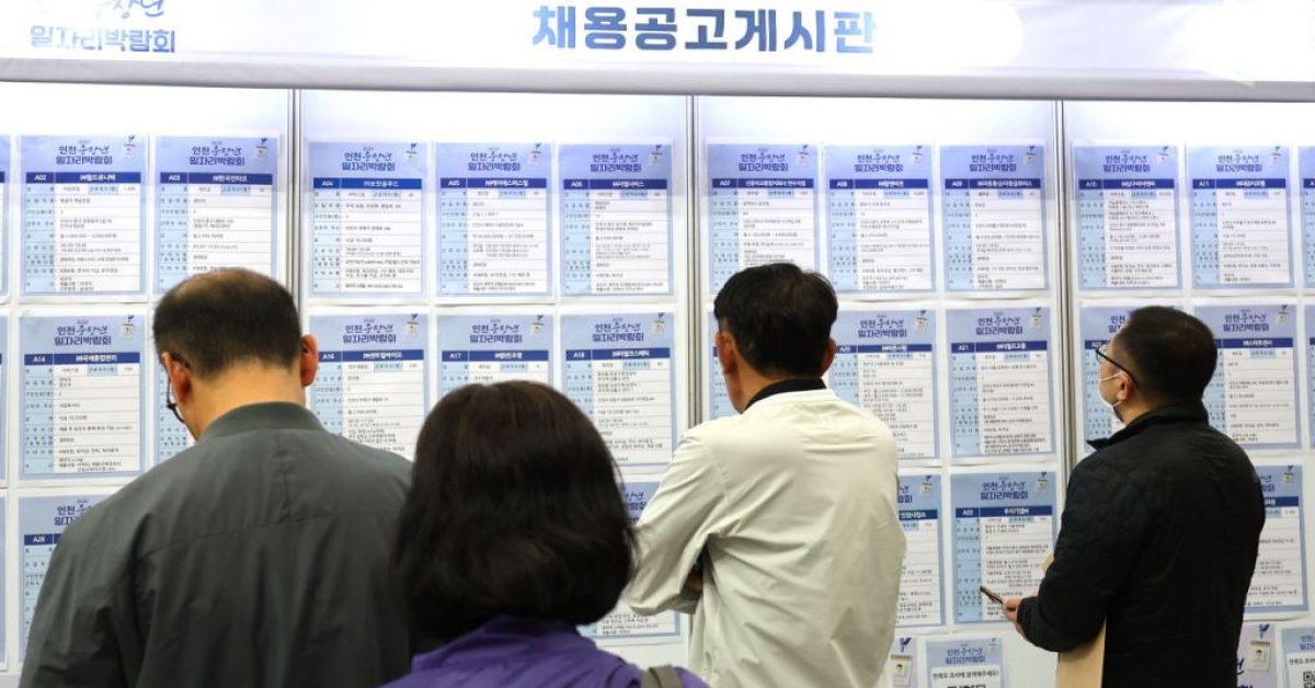 Jobs Hit Hard by Middle East War... Number of Employed Falls for First Time in 17 Months in May (Update)