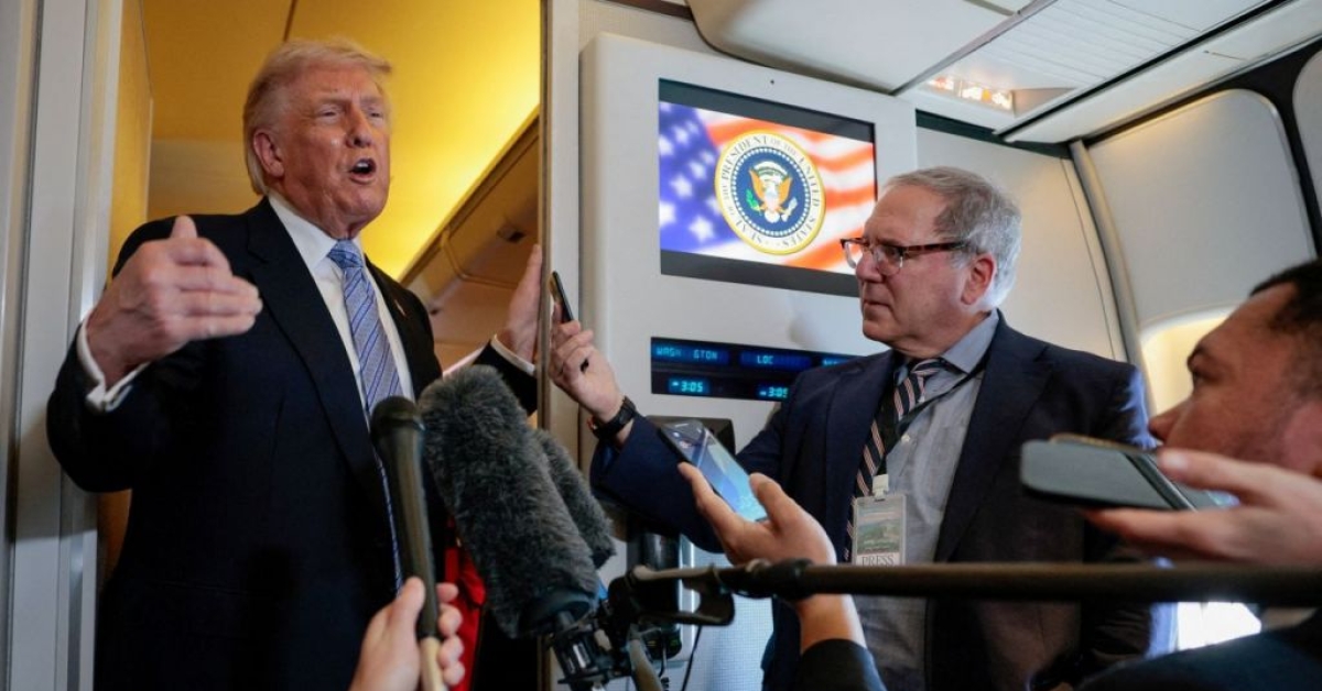 Trump Considering Lifting Sanctions on Chinese Firms Buying Iranian Oil