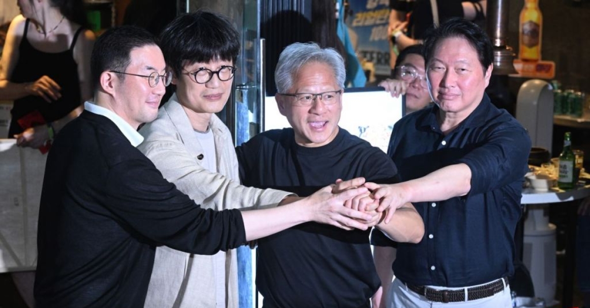 Jensen Huang's "Samso Gathering" Bill Paid by Naver... "HBM Chips" Shared with Citizens (Comprehensive)