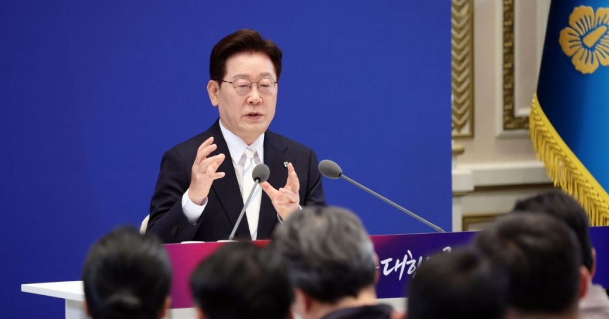 Pressures Real Estate, Lifts Stocks, Calms Exchange Rate...Signals Sent by President Lee