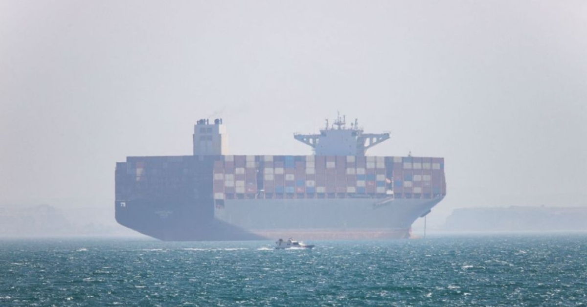 Iran Announces "Complete Closure of Hormuz"...Fires on Two Vessels (Update)