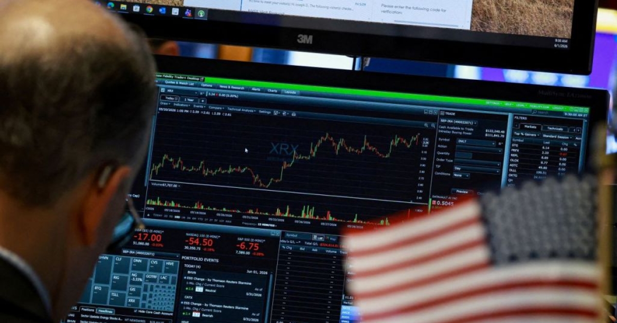 "Another Day in the Red" Semiconductor Stocks Drag Nasdaq Down... Dow Hits Record High 