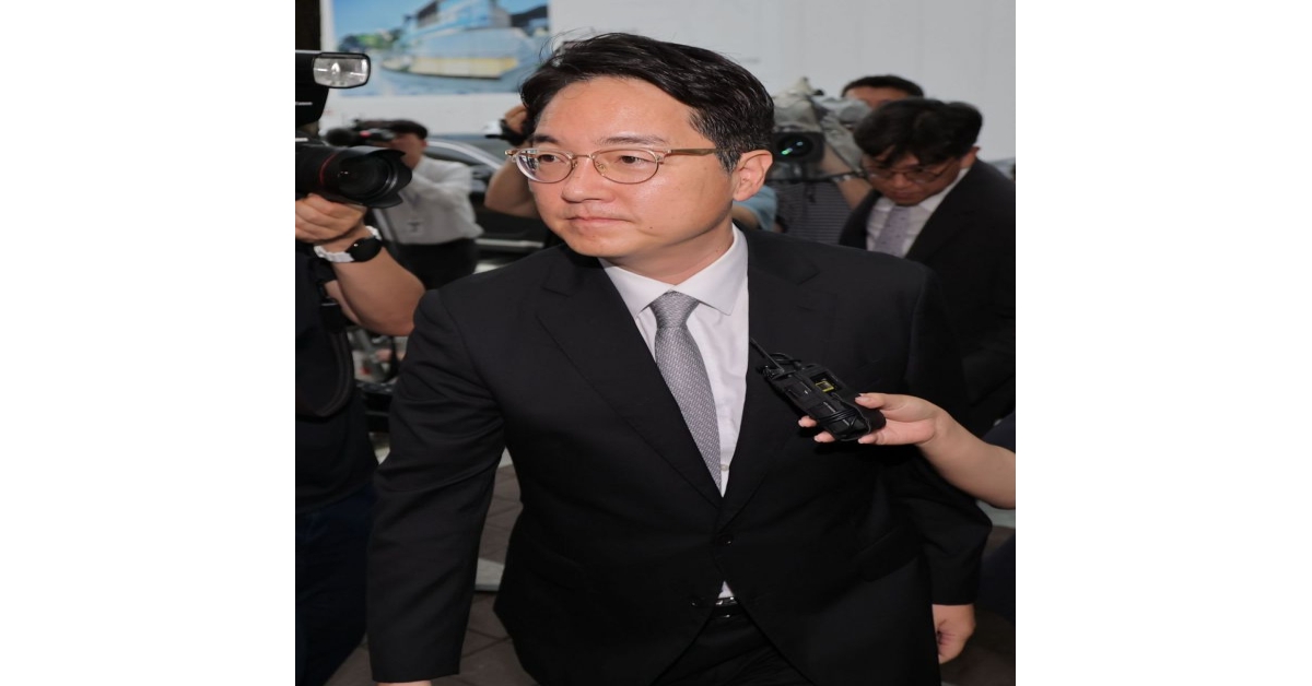Special Prosecutor Requests Arrest Warrant for Former Prosecutor General Sim Woojung Over Alleged Involvement in Rebellion