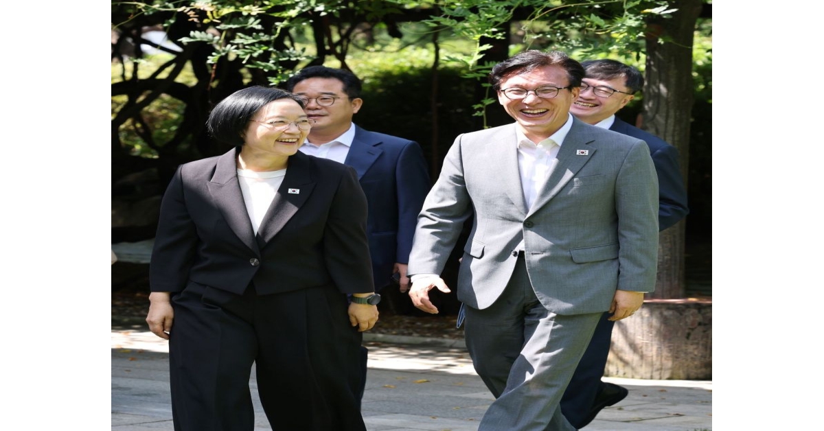 Party and Government to Improve Redevelopment and Reconstruction System... Authority Over Projects of Up to 500 Households Granted to Local Government Heads