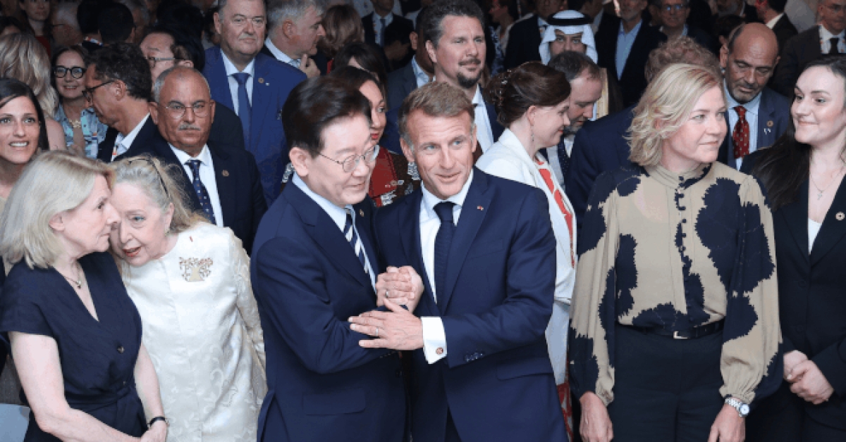 President Lee Arrives in Paris... Summit with Macron on the 8th to Discuss a 'New 140 Years' of Korea-France Cooperation