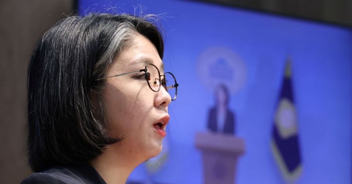 接连质疑与兼任争议下最终辞职……Yong Hyein“愧对总统”