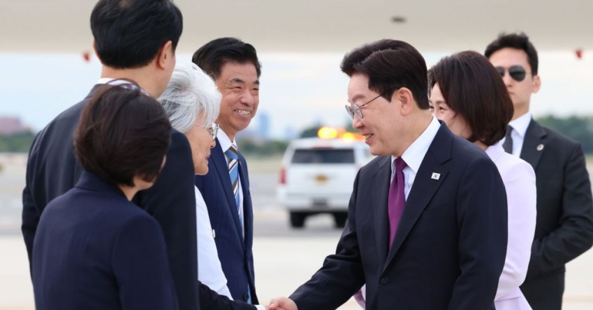 李总统抵达纽约……将在联合国提出“朝鲜半岛和平共存”蓝图