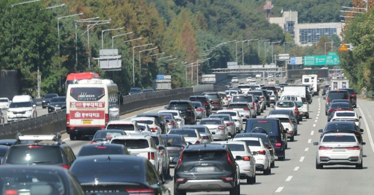 Chuseok Holiday Return Traffic Eases on Final Day... Busan to Seoul Takes 4 Hours 30 Minutes