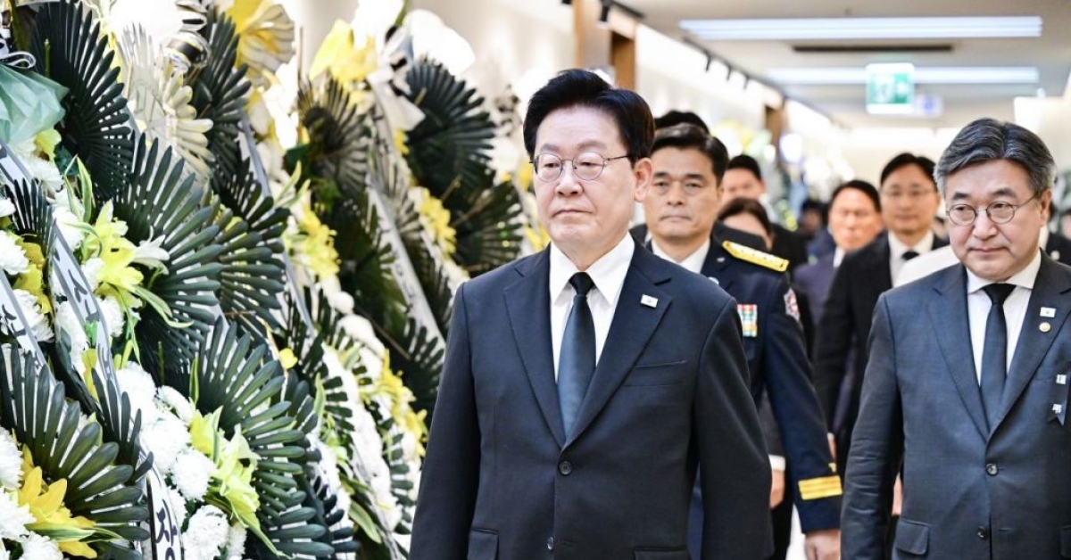 Lee Jaemyung总统吊唁富川火灾殉职消防员：“将永远铭记他们的牺牲”