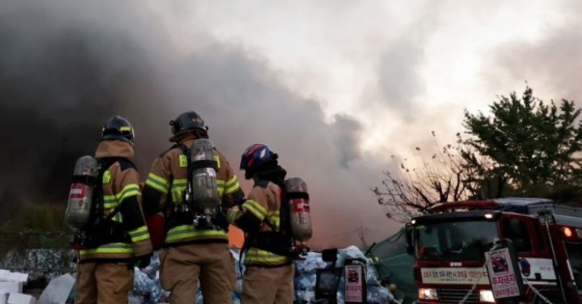  Guryong Village Fire Response Downgraded to Level 1... Firefighting Continues