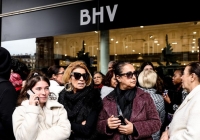 "감히, 격 떨어지게" 샤넬 걸치던 콧대… '2000원 중국 옷'에 우르르 [World Photo]