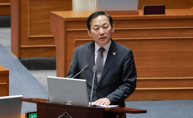 국방차관 "국익 고려해 검토 중"