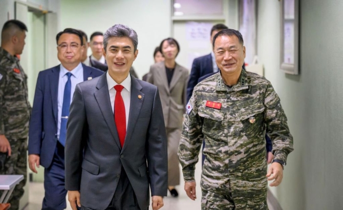 강신철 국방장관 "해병대, 작전사령부로 탈바꿈"
