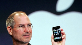 65만원짜리가 '2억4000만원'에 낙찰…로또 된 '아이폰 1세대 미개봉품'