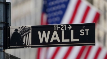 트럼프 관세에 흔들린 美증시… '반도체 효과' 코스피 1위