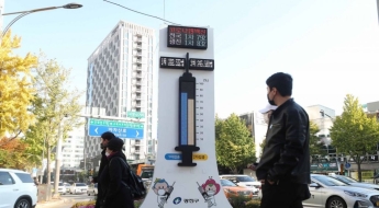 75세 이상 부스터샷 시작…AZ접종 60~74세는 내년 2월