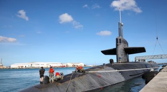 美 핵잠수함, 北·中 견제위해 괌에 입항...\"2016년 이후 처음\" 