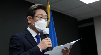 "재명 아빠! 나 개딸" 들썩이는 이재명 인기, 곧 등판할까