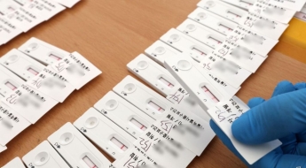 "방역 가장 엄격했던 韓, 이젠 무관심" 외신도 주목한 '확진자 폭증'