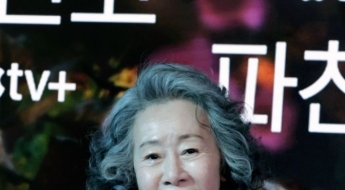 [인터뷰] 윤여정 "아카데미상 받았다고 달라지지 않아, 나는 나"