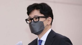  한동훈 법무부 장관 임명…'조국 수사' 특수통 검사 출신
