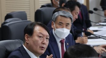 北, 탄도미사일 3발 발사…尹, 첫 NSC 개최